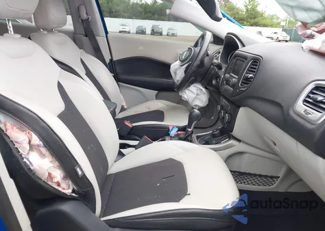 2018 Jeep Compass Latitude 4X4 из США, поврежденный, VIN 3C4NJDBB0JT400623